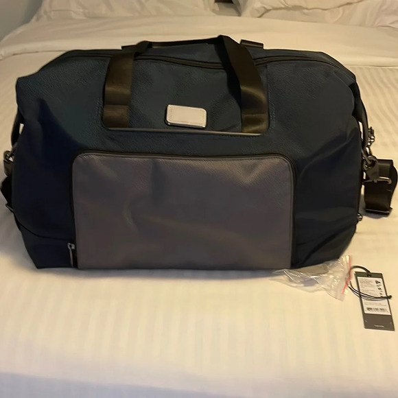 Tumi duffle bag - Picture 1 of 5